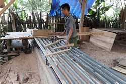Chàng trai dân tộc Sán Dìu và sáng chế máy xẻ gỗ cải tiến cho năng suất cao