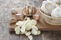 Mặt nạ tỏi giúp trẻ hóa khuôn mặt