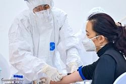 Hà Nội có 95 bệnh nhân COVID-19, đang giám sát y tế 1.105 người
