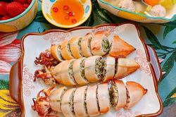 Hướng dẫn làm mực nhồi thịt lá lốt đậm đà đưa cơm