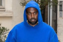 Kanye West tự hào về thương hiệu Yeezy, muốn bán áo hoodie giá 60 USD