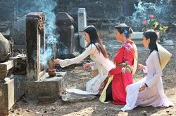 Văn khấn Tết Thanh minh tại nhà, bài cúng Tết Thanh minh ngoài mộ, nghĩa trang