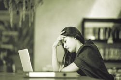 Đau đầu vì 'nhiệm vụ' đẻ