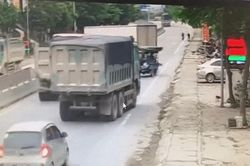 Đánh lái tránh xe ba gác, xe ben mắc kẹt vào cống thoát nước