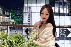 Hot girl phẫu thuật thẩm mỹ năm 14 tuổi, tiết lộ quá khứ động trời