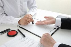 'Văn hóa con dấu' cản trở xu hướng làm việc tại nhà ở Nhật Bản
