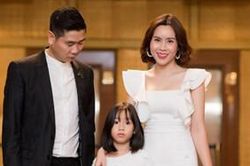 Lưu Hương Giang khoe clip Hồ Hoài Anh đệm đàn cho con gái hát tiếng Anh