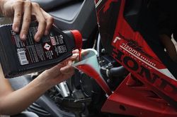 Xe máy đi bao lâu nên thay nhớt là hợp lý?