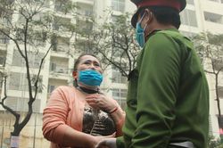 Chia tay khu cách ly Tứ Hiệp: Dân xúc động cảm ơn cán bộ, chiến sĩ