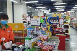 Thị trường ngày 3-4: Giá thịt lợn chưa giảm, người dân chú ý giữ khoảng cách