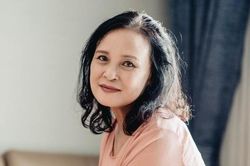 'Cô gái đến từ hôm qua' và bao câu chuyện kể