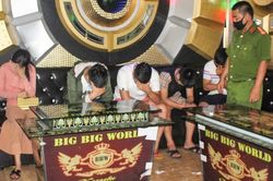 10 người bay lắc tại quán karaoke giữa mùa dịch