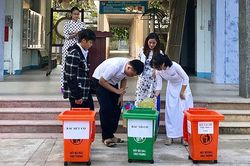 Mỗi nhà nên tự phân loại rác