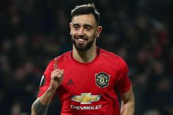 Tin bóng đá MU 4/4: 'Kane sẽ gặp rắc rối lớn nếu không đến MU sớm'. Berbatov khuyên giữ Ighalo