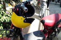 Mải chụp hình selfie, 2 nữ sinh bị tàu hỏa tông tử vong