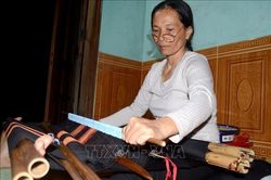 Người Cơ Tu gìn giữ sắc màu thổ cẩm