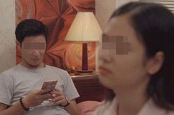 Phải chịu đựng mẹ chồng khó tính, cô vợ càng thêm bực bội khi chồng 'giữ khư khư' kỷ vật của người yêu cũ