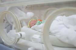 Sản phụ Hà Nội sinh ba trong khu cách ly Covid-19