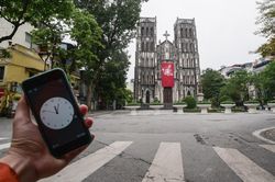 Hà Nội vắng lặng trưa 5/4
