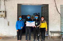 Gần 35 triệu đồng hỗ trợ nữ sinh bị bệnh hiểm nghèo