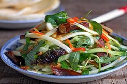 Khám phá món gỏi sầu đâu 'đắng lè lưỡi' đặc sản miền Tây
