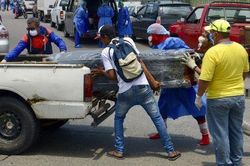 Chính quyền Ecuador xin lỗi người dân 'quên' thi thể trên đường phố trong dịch Covid-19