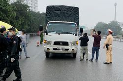 Phát hiện 7 lái xe có thân nhiệt cao tại cửa ô Hà Nội