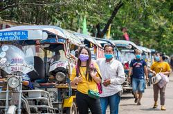 Lào có 11 ca mắc COVID-19, Campuchia mua 10 triệu khẩu trang y tế
