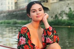 Selena Gomez lười gội đầu, thích ăn gừng vào mỗi buổi sáng