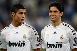 Kaka gạt Messi, chọn Ronaldo vào đội hình hay nhất lịch sử