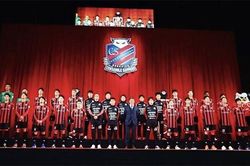 'Học' Công Phượng, 'Messi Thái' đồng ý giảm lương giúp CLB