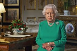 Nữ hoàng Anh Elizabeth II hiệu triệu người dân đối phó COVID-19