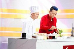 Hóa ra showbiz Việt có một 'soái ca' đẹp trai, hát hay lại còn nấu ăn như siêu đầu bếp