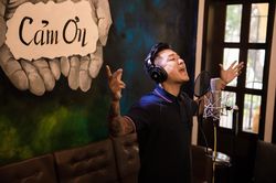 Tuấn Hưng mời Xuân Hinh tham gia MV chứa thông điệp đẩy lùi dịch Covid-19