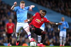 Sự giận dữ của Rooney phơi bày mặt tối Premier League