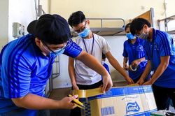 Tặng 7.000 khẩu trang, 100 triệu cho khu cách ly ký túc xá tại TP.HCM