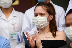 Nữ y tá Pháp mắc Covid-19: 'Ở Việt Nam, tôi được chăm sóc và điều trị'