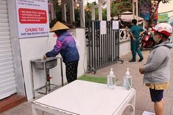 Dịch COVID-19: Nhấn chuông để nhận gạo miễn phí 24/24h