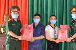 Hỗ trợ lương thực, khẩu trang y tế cho nhân dân phòng, chống dịch bệnh