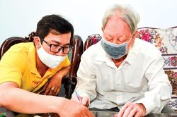 Huy động toàn bộ bưu tá, giao dịch viên tới nhà người dân