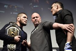'Kẻ bất bại' Khabib mắc kẹt vì COVID-19, UFC 249 vẫn diễn ra