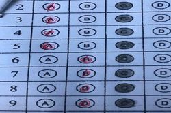 Áo dụng 'bí kíp' khoanh trắc nghiệm của dân mạng, nam sinh khóc ròng vì bị 'mắc bẫy'