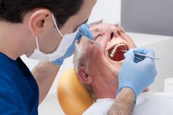 Chăm sóc răng miệng ở người cao tuổi