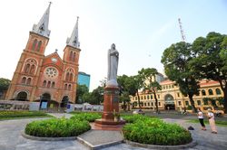 Dạo quanh TP.HCM sau một tuần cách ly xã hội