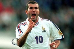 Zidane phô diễn kỹ thuật trước Bồ Đào Nha ở Euro 2000