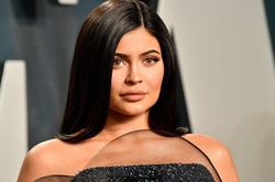 Kylie Jenner tiếp tục là tỷ phú tự thân trẻ nhất thế giới