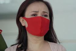 Cô Xuyến mếu máo khi bị công an bắt trong 'Những ngày không quên'