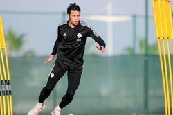 Đối thủ của Văn Lâm đang ghi điểm ở Nhật Bản