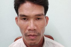 Đánh công an bằng cây cào lúa khi được yêu cầu kiểm tra y tế