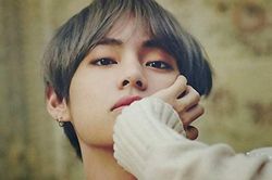 V (BTS) đẫn đầu danh sách 100 nam thần châu Á
